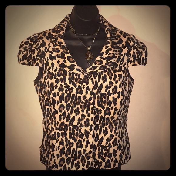 Tahari Jackets & Blazers - Tahari animal print short sleeved jacket sz 8P